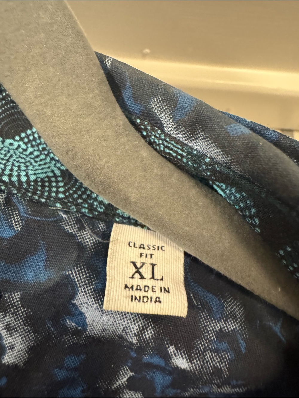 Robert Graham Navy & Blue Abstract Short-Sleeve Button-Up Shirt - Picture 4 of 9
